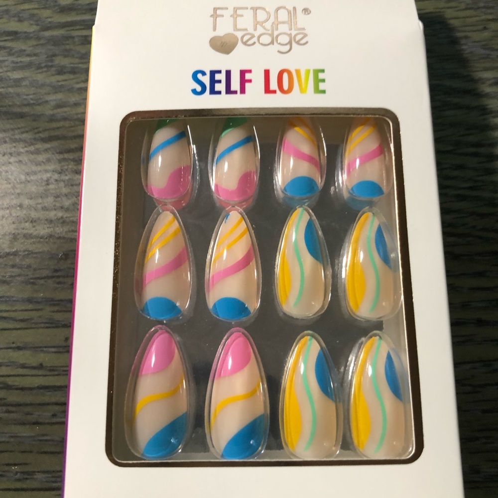 Feral Edge Press-on Glue-on Medium Almond Nails 24pcs